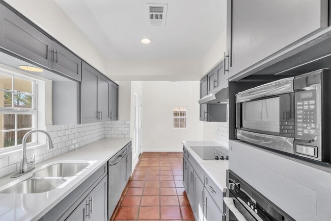 13911 Piping Rock Ln