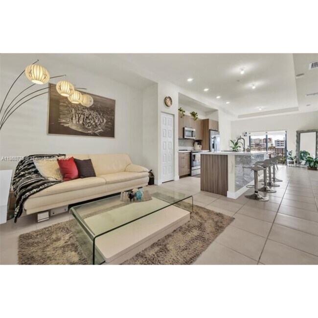 8045 NW 104th Ave in Doral, FL - Building Photo - Building Photo