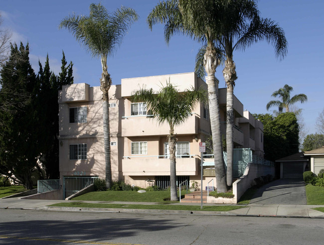 4329 Dixie Canyon Ave in Sherman Oaks, CA - Foto de edificio - Building Photo