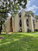 14221 N Kendall Dr in Miami, FL - Building Photo