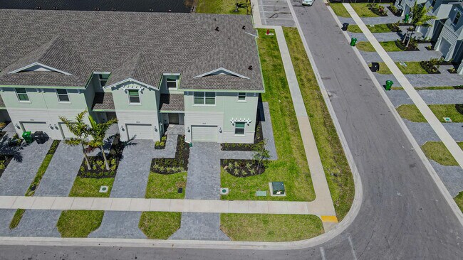 503 Rivergrass St in Port St. Lucie, FL - Foto de edificio - Building Photo