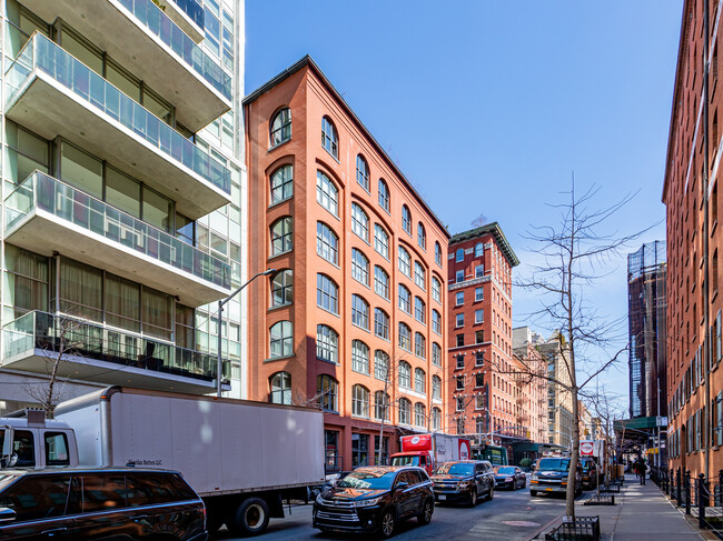 Pearline Soap Factory Condominium in New York, NY - Foto de edificio - Building Photo