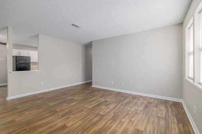 Fullwood Pointe in Tifton, GA - Building Photo - Interior Photo