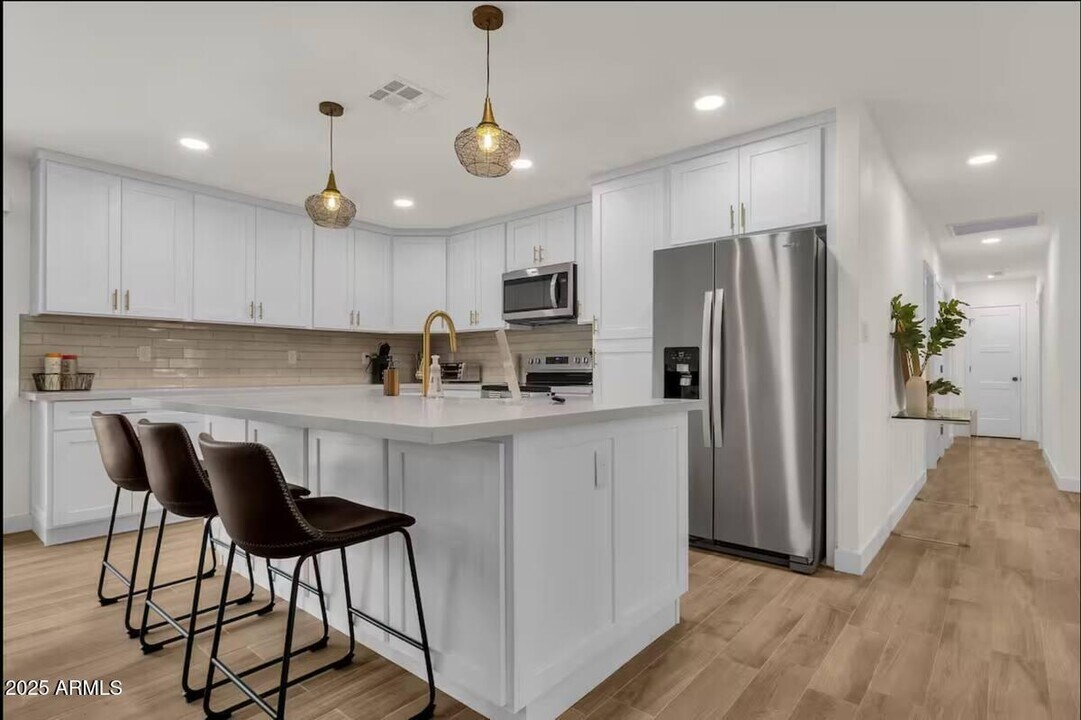 2452 E Manhatton Dr in Tempe, AZ - Building Photo