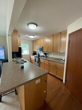 2401 Oxford Dr SE, Unit B in Willmar, MN - Foto de edificio - Building Photo