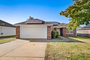 706 SW Sandrock Rd in Bentonville, AR - Building Photo