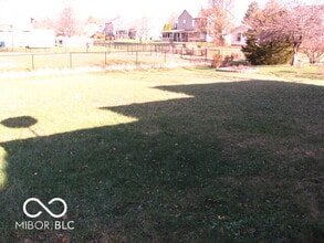 10604 Creekside Woods Dr in Indianapolis, IN - Building Photo - Building Photo