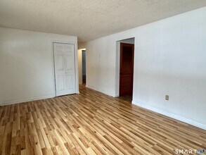 12 Nutmeg Dr in Clinton, CT - Building Photo - Building Photo