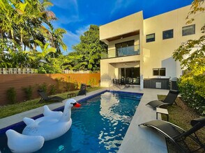 648 NE 16th Terrace in Fort Lauderdale, FL - Building Photo - Building Photo