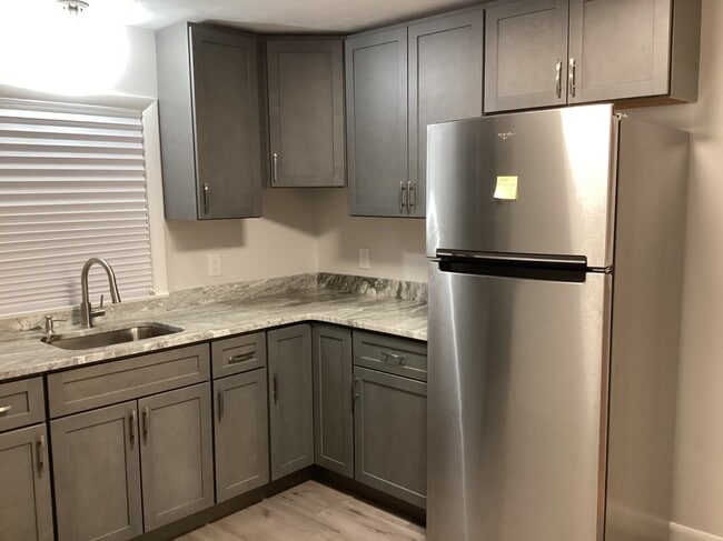 296 Lynn St, Unit #C in Peabody, MA - Building Photo - Building Photo