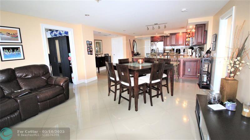 3499 Oaks Way in Pompano Beach, FL - Building Photo