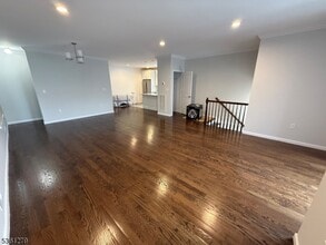 906 Flora St in Elizabeth, NJ - Building Photo - Building Photo