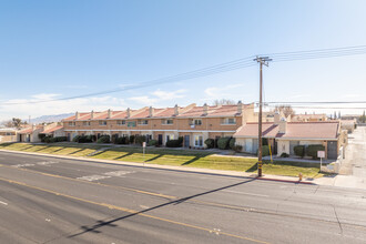 Green Tree Estates in Victorville, CA - Foto de edificio - Primary Photo