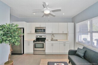 60 NW 76th St-Unit -26 in Miami, FL - Building Photo - Building Photo