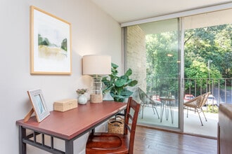University Apartments Chapel Hill in Chapel Hill, NC - Foto de edificio - Interior Photo