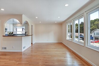 331 Forest Park Ct in Pacifica, CA - Building Photo - Building Photo