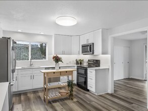 12860 Occidental Ave S in Burien, WA - Building Photo - Building Photo