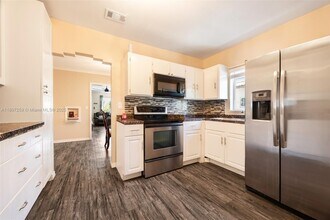 261 SW 48th Ct in Coral Gables, FL - Building Photo - Building Photo