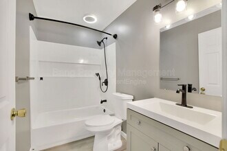 817 Lancelot Ct in Jeffersonville, IN - Building Photo - Building Photo