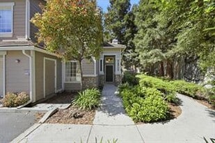 6121 Lambeck Ln in San Jose, CA - Building Photo