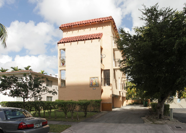 211 Sidonia Ave in Coral Gables, FL - Building Photo - Building Photo