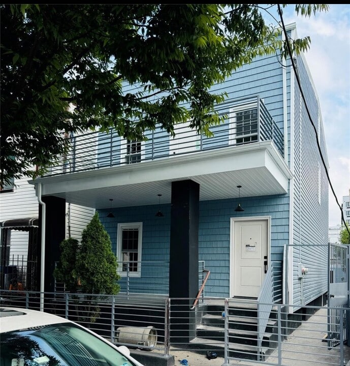 401 Linwood St, Unit #1 in Brooklyn, NY - Foto de edificio
