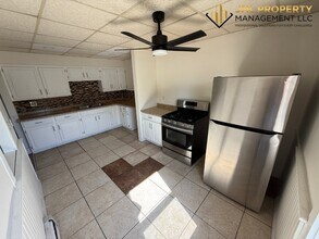 78 Barre St, Unit 1 in Fall River, MA - Foto de edificio - Building Photo