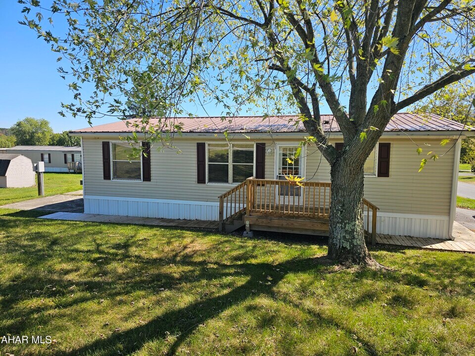 124 Skyline Dr in Duncansville, PA - Building Photo
