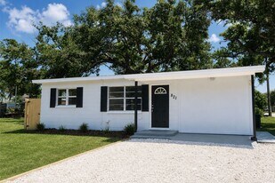 821 14th Ave NW in Largo, FL - Building Photo