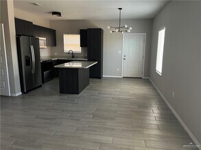 219 W Diamond Ave in Mission, TX - Building Photo - Building Photo