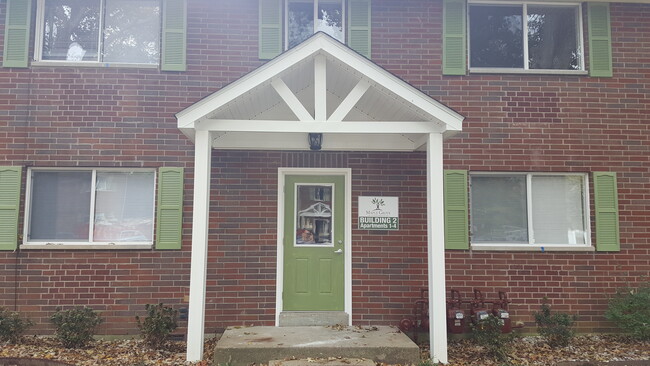 Maple Grove Apartments in New Albany, IN - Building Photo - Building Photo