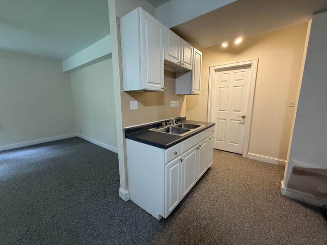 property at 2515 Huntington Rd