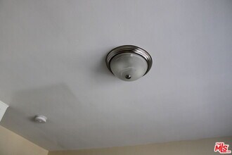 6340 10th Ave in Los Angeles, CA - Foto de edificio - Building Photo