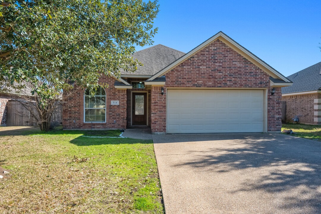 914 Turtle Dove Trail in College Station, TX - Foto de edificio