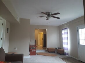 6900 E Laverne St in New Orleans, LA - Building Photo - Building Photo