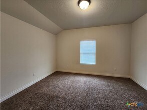 336 Untermaier St in Canyon Lake, TX - Foto de edificio - Building Photo