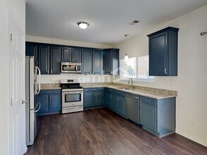 1151 S Fultondale Ct in Aurora, CO - Building Photo - Building Photo