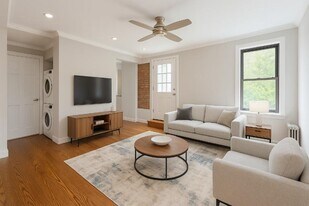 326 E 100th St in New York, NY - Building Photo