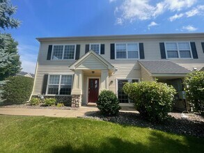 13925 52nd Ave N in Plymouth, MN - Foto de edificio - Building Photo