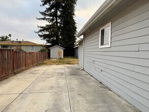 9315 Hillside St in Oakland, CA - Foto de edificio - Building Photo