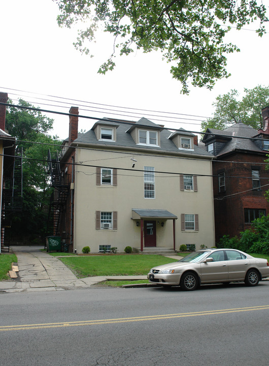 327 N Neville St in Pittsburgh, PA - Foto de edificio