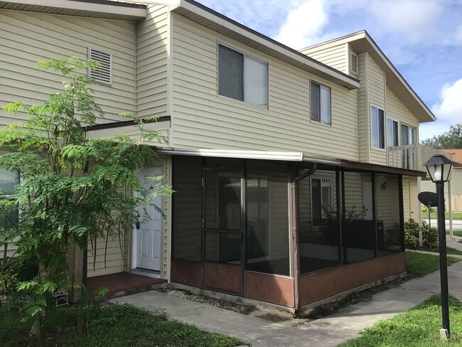 1023 Spring Meadow Dr in Kissimmee, FL - Building Photo - Building Photo