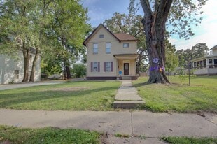 929 E 15th St in Davenport, IA - Building Photo