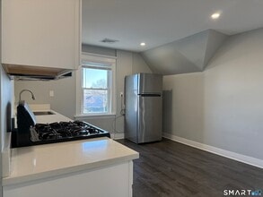 7 Burritt Ave in Stratford, CT - Building Photo - Building Photo