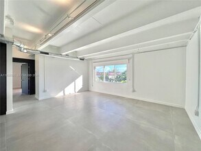 6815 Edgewater Dr in Coral Gables, FL - Building Photo - Building Photo