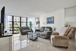 2017 S Ocean Dr in Hallandale Beach, FL - Building Photo