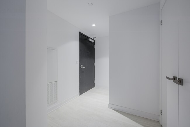 31-331 Tippett Rd in Toronto, ON - Building Photo - Building Photo