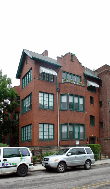 704 S Negley Ave in Pittsburgh, PA - Foto de edificio