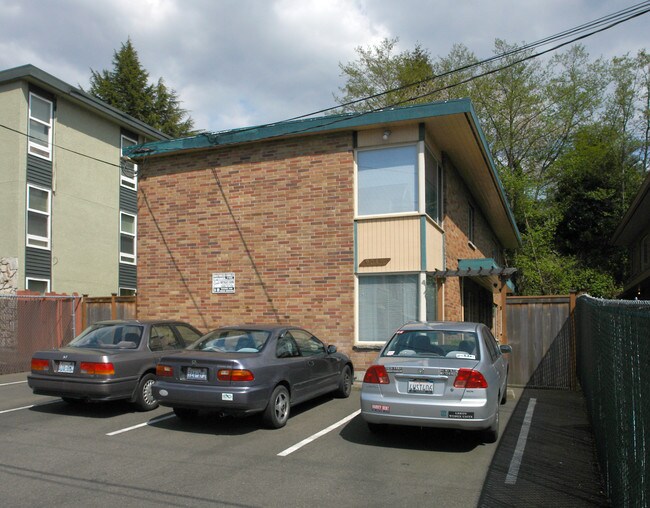 9046 Greenwood Ave in Seattle, WA - Building Photo - Building Photo