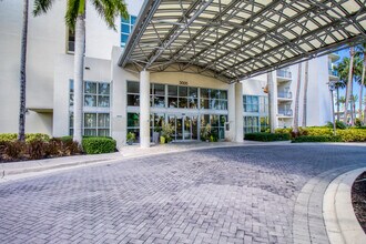 3000 Oasis Grand Blvd, Unit LPH1 in Ft. Myers, FL - Building Photo - Building Photo